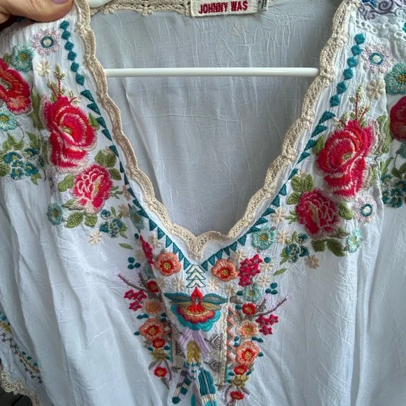 Johnny Was White Floral Embroidered Blouse - Picture 2 of 2